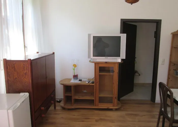 Werner Nagel 招待所 *